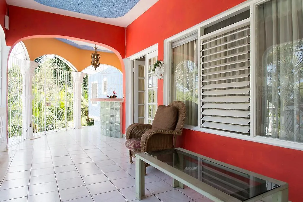 Chateau Margarite Bed And Breakfast Montego Bay Penzion